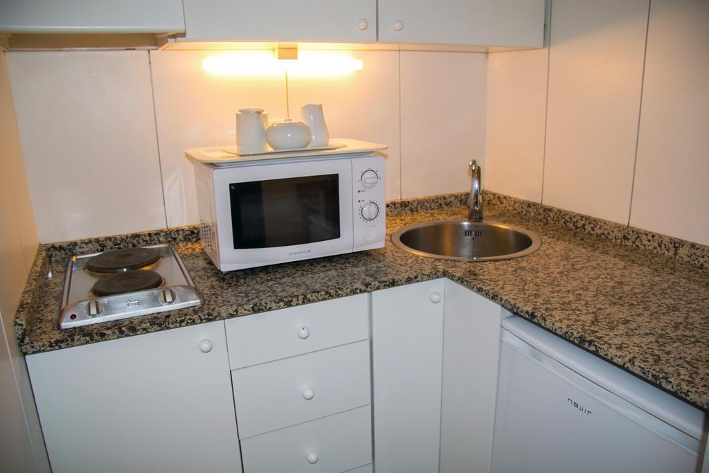 Apartamentos Descartes Barcelona Habitación foto