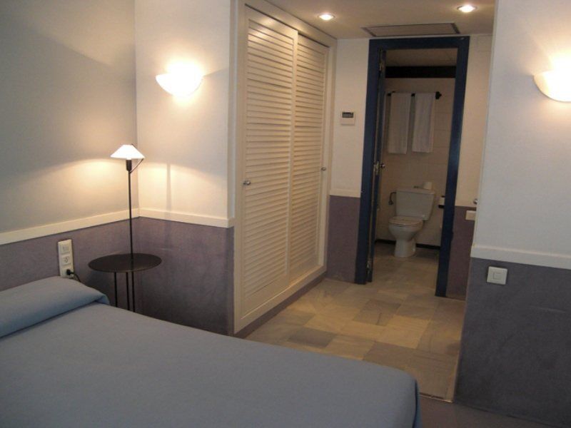 Apartamentos Descartes Barcelona Exterior foto